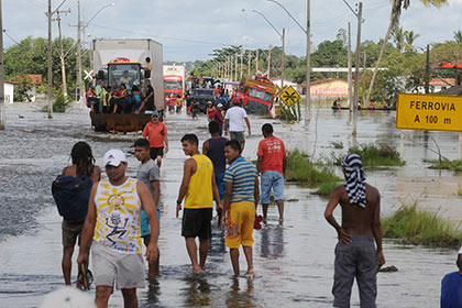 Этап эстафеты олимпийского огня в Бразилии отменен из-за наводнения