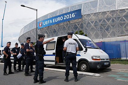 Французский спецназ блокировал следующих на матч со Словакией российских фанатов