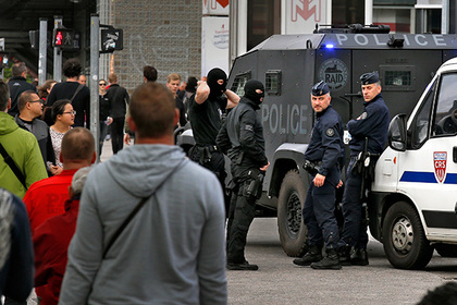 Полиция Лилля пресекла столкновения российских и английских фанатов