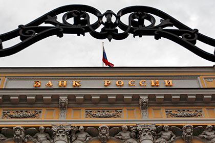 Профицит платежного баланса России упал в 2,5 раза