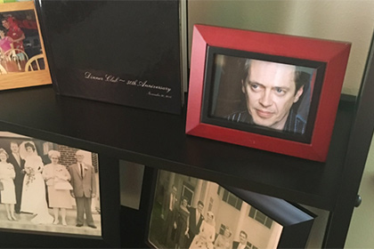 Американец заменил все семейные фото в доме на портреты Стива Бушеми