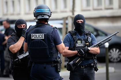 Два человека с ножами захватили заложников в церкви на севере Франции