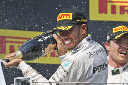 Хэмилтон выиграл Гран-при Венгрии и вышел в лидеры общего зачета «Формулы-1»