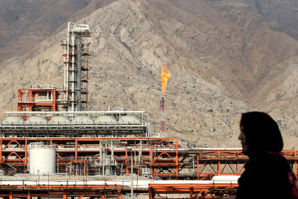 Иран вернется к досанкционному уровню нефтедобычи в ближайшие месяцы