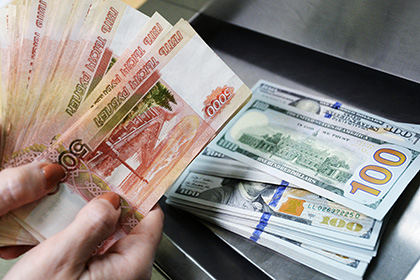Курс доллара превысил 65 рублей впервые за месяц