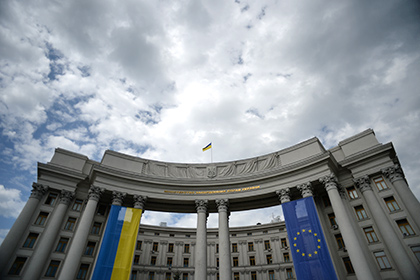 МИД Украины предупредил граждан об опасности посещения России