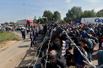 На сербско-венгерской границе беженцы начали голодовку