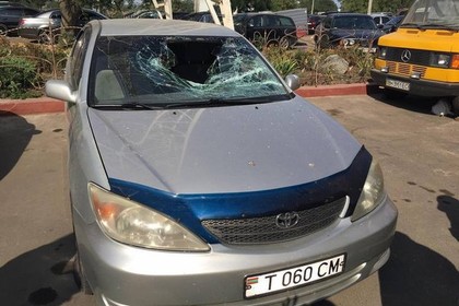 Одесские радикалы разбили машину жителя Приднестровья из-за георгиевской ленты