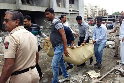 Под обломками рухнувшего в Индии здания погибли 9 человек