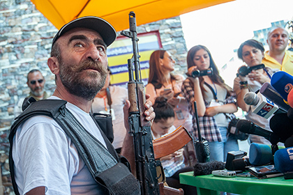В Ереване раненый лидер вооруженной группы объявил голодовку
