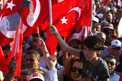 Власти Турции закрыли более 130 СМИ