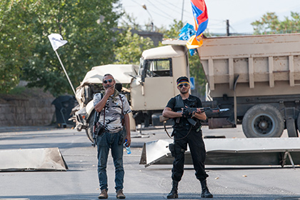 Захватчики заложников в Ереване призвали к себе главу Минздрава