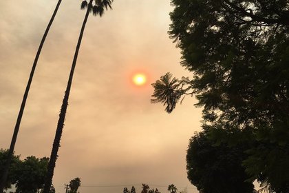 Жителей Лос-Анджелеса напугало нависшее над городом апокалиптическое солнце