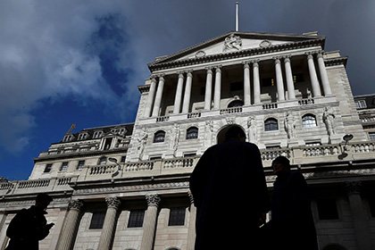 Банк Англии понизил базовую ставку впервые за 7 лет