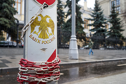 Банк России опустил доллар ниже 64 рублей