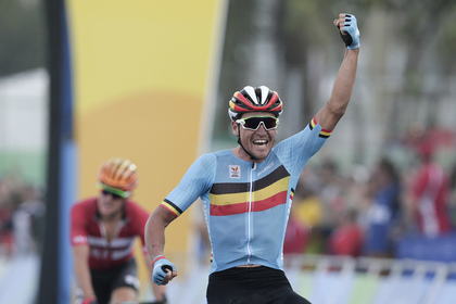 Бельгийский велогонщик Грег ван Авермат выиграл золото ОИ в групповой гонке