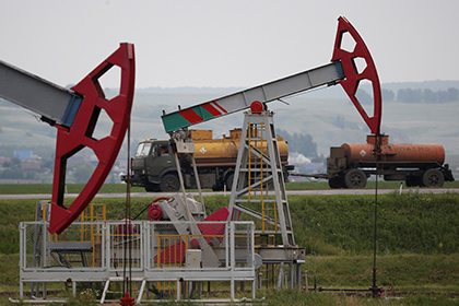 Цена российской нефти Urals упала в полтора раза