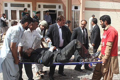 Число жертв взрыва в пакистанской больнице выросло до 93