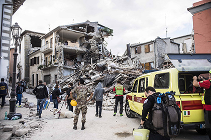 Число жертв землетрясения в Италии превысило 60 человек