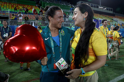 Девушка-волонтер сделала предложение бразильской регбистке после финала ОИ