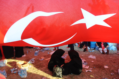 Fitch понизило прогноз по рейтингу Турции до негативного