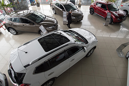 Импорт легковых автомобилей в Россию за полгода сократился почти на треть