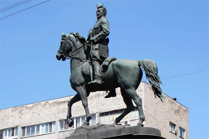 Киевские власти назвали срок сноса памятника Щорсу