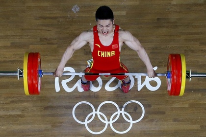 Китайский тяжелоатлет принес своей команде восьмое золото Олимпиады