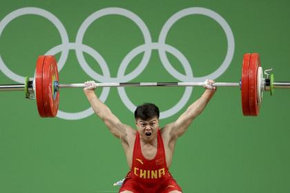 Китайский тяжелоатлет завоевал золото ОИ с мировым рекордом