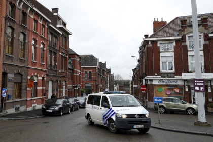 Кричащий «Аллах акбар!» человек с мачете напал на полицейских в Бельгии