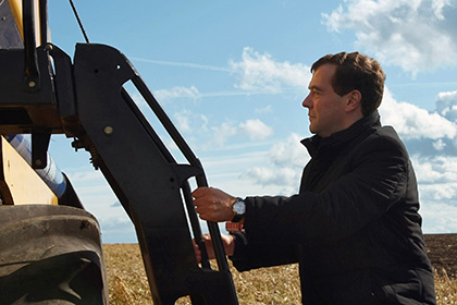 Медведев предсказал выдающийся урожай по итогам года