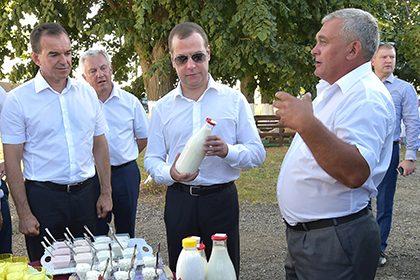 Медведев призвал снизить ставки по кредитам для фермеров до пяти процентов