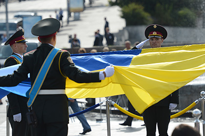 Мэр Ивано-Франковска приказал отутюжить 1880 флагов Украины