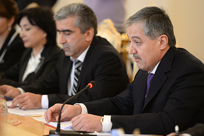 МИД Таджикистана объявил о наборе дипломатов на зарплату 80 долларов в месяц