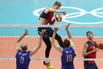 Мужская сборная России по волейболу проиграла американцам в матче за бронзу ОИ