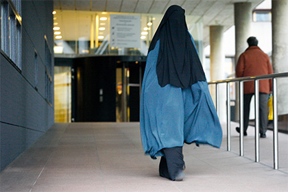 Немецкий суд запретил 18-летней мусульманке ходить в школу в никабе