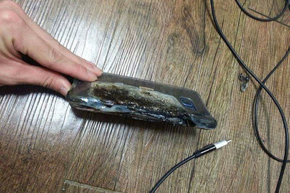 Новейший флагман Samsung взорвался во время зарядки