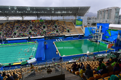 Оргкомитет ОИ объяснил зеленый цвет воды в бассейне для прыжков