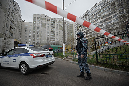 Полицейские оцепили дом с подозреваемым в совершении двойного убийства в Москве