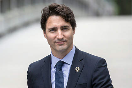 Полуобнаженный канадский премьер испортил свадебное фото
