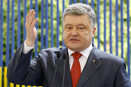 Порошенко признал сложность возвращения флага Украины на Донбасс и в Крым