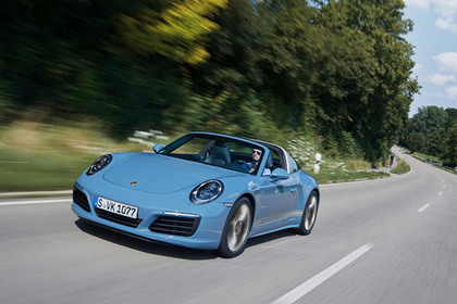 Porsche показал ретро-версию современного 911 Targa 4S