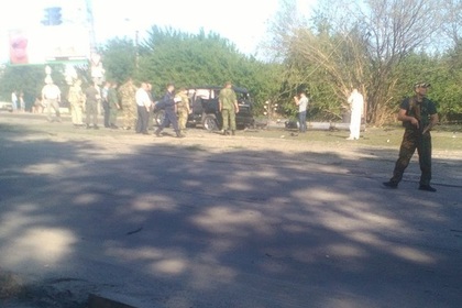 Появились фото с места взрыва автомобиля Плотницкого