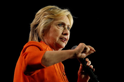 Родственники погибших в Бенгази американцев подали в суд на Клинтон за клевету