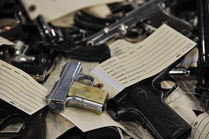 СМИ сообщили о запрете на продажу оружия после захвата здания полиции в Ереване