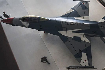США раскрасили F-16 «условного противника» в камуфляж Су-35