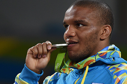 Уступивший россиянину в Рио украинский борец купил «золотую» медаль