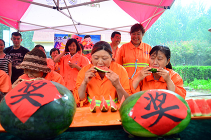 В Китае наладили продажу арбузов счастья и долголетия
