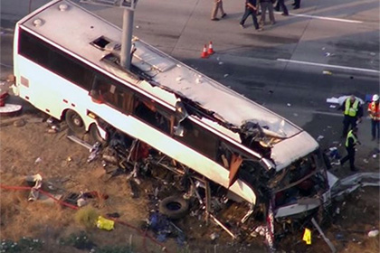 В Мексике пассажирский автобус упал с 30-метрового обрыва
