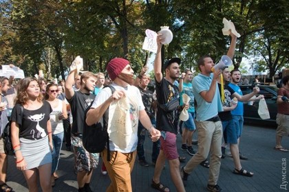 В Одессе прошел марш в поддержку шаурмы